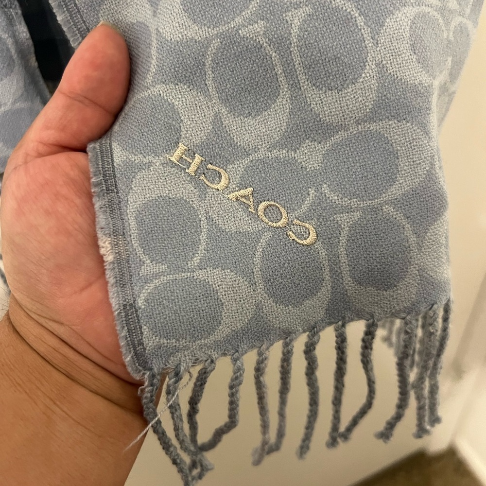 New COACH scarf - Picture 2 of 4